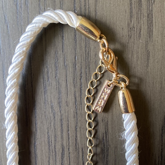 Seashell Gold Rope Statement Necklace - Picture 5 of 6